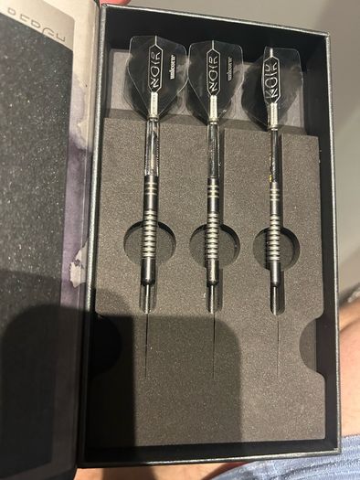 22g Unicorn Nior darts dimi va den bergh