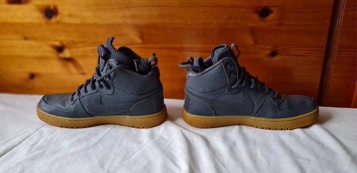 2019 nike court Borough winter Size 6 eu 39 grey In excellent condition
