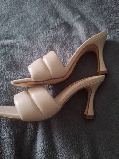 Shoes/Ladies Beige Peeptoe .. Size: 4 UK
