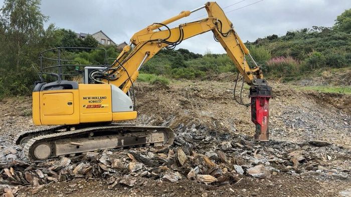 New holland kobelco 235