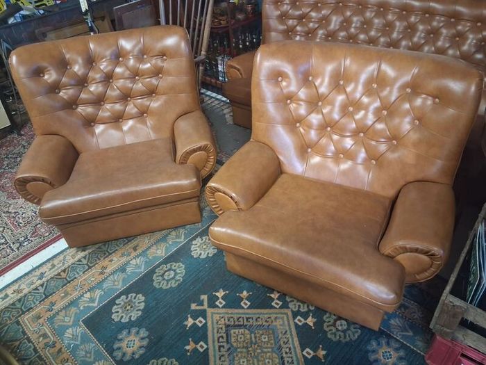 Buttonback Suite Sofa + 2 armchairs