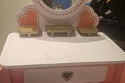 girls dressing table