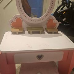 free dressing table for little girl