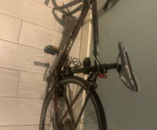 Racer bike ( no front wheel )