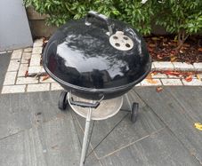 Weber 57cm Kettle charcoal BBQ