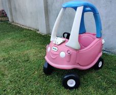 Little Tikes Cozy Coupe-Princess Car, Classic Pink Kids Car