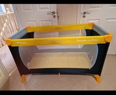 Travel cot