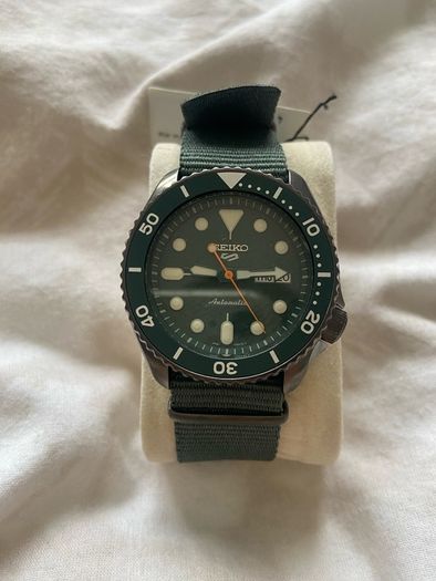 Seiko 5 Sports Avocado