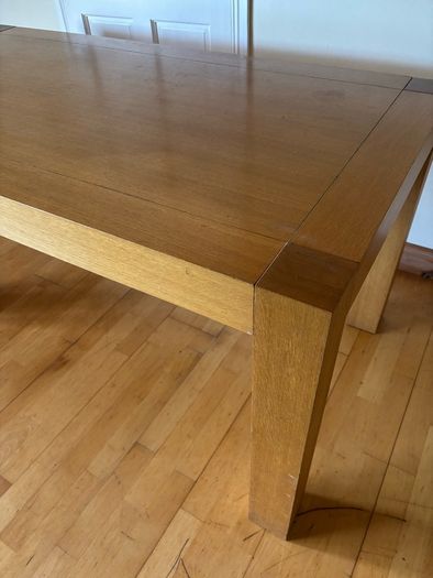Oak Dinning Table & Leather Chairs