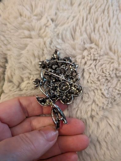 Costume brooch