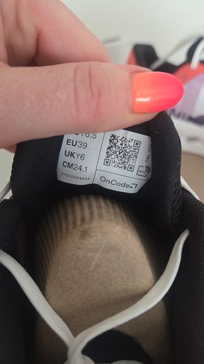 On Clouds Running shoes