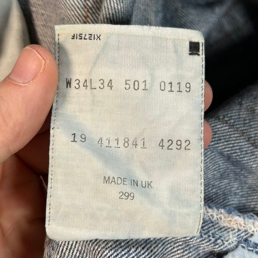 Levis 501 Vintage Made in UK W33 L32 Light Wash Blue Jeans 90s - Distressed