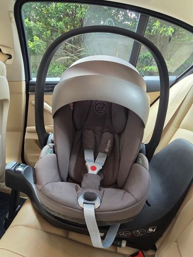 Cybex Cloud T Car Seat And ISOFIX Base