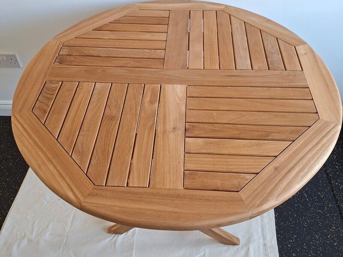 Charles Bentley 2-4 Seater Round Teak Table