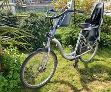 BSP Dutch bike well used but in really good working order. The bike has an hour extended frame and is designed to take 2 child seats. It has a centre mount kickstand which makes it stable when putting kids on and off the bike. It has 7 speed Shimano nexus