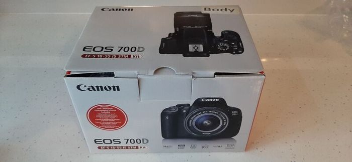 Canon EOS 700D DSLR Bundle + Lens - Boxed & Perfect Condition