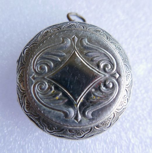 Vintage Photo Locket Pendant