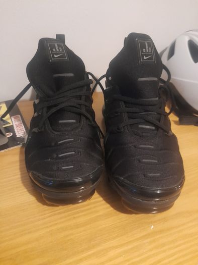 Black Nike vapourmax 8.5uk as new