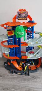 Hot Wheels Dino Garage