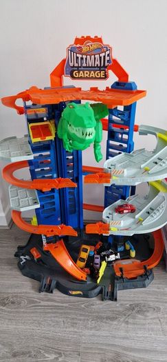Hot Wheels Dino Garage