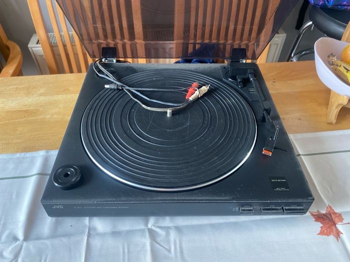 JVC AL-E31BK Auto-Return Turntable / Record Player