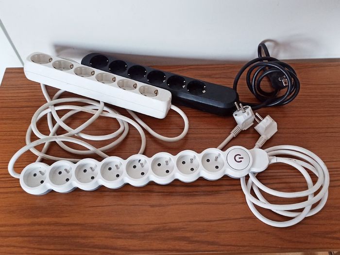 6 & 8 socket extension leads two pins plugs length 1.5m/2m   total 3leads