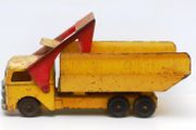 Vintage 1950's Roberts Tin Toy Dump Truck