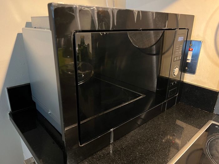 electriQ Built-In 900W Microwave - Black with Ambition