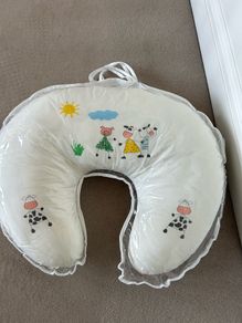 Nursing and feeding pillow