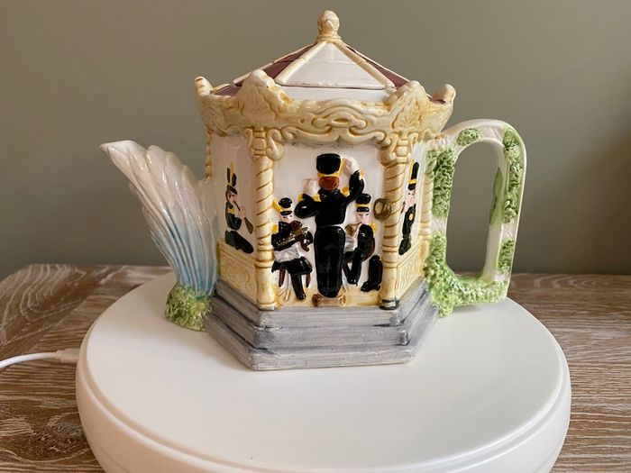 Leonardo Collection Vintage Collectable Tea pot, Band Stand