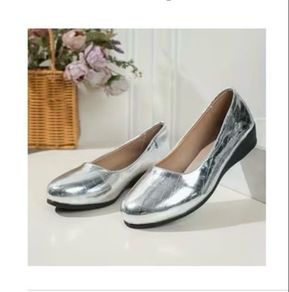 BARGAIN//// Brand new low silver wedge size 6.5