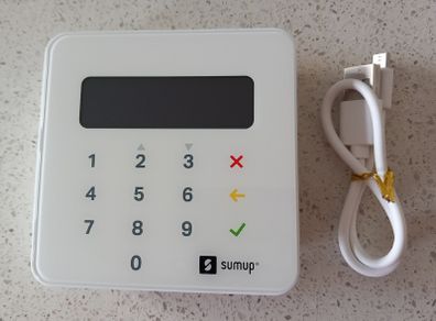 SumUp card reader with charging cable