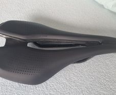 Giant Fleet SL bike saddle 248 mm by 145 mm