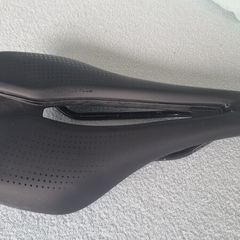 Giant Fleet SL bike saddle 248 mm by 145 mm