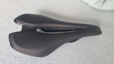 Giant Fleet SL bike saddle 248 mm by 145 mm
