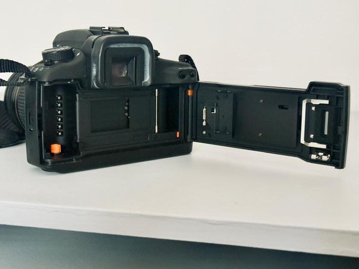 Canon EOS 30V 35mm Film Camera + Canon EF 28-80mm f/3.5-5.6 Lens