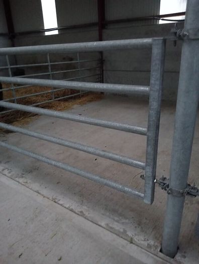 Calving gate