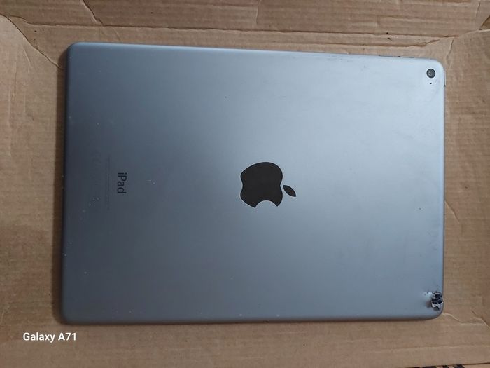 Apple Ipad Air 2nd Generation, 16GB, Space Gray, 94% Battery Life, No Activation Lock, but screen not displaying, and there is some damage to back top right corner, see pictures