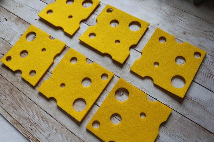 Multi Placemats and Coaster Funny Cheese Shape and Colour