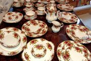 60 pieces Royal Albert Old country roses set with teapot and tureen