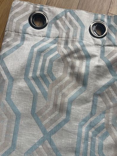 like New 2 pairs of curtains 1st pair 90 X 90 2nd pair 46 X54 also includes 4 cushion customers and Brand New inserts need gone ASAP due to house clearance