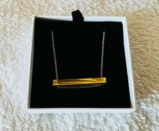 Dylan Oaks Necklace (present idea)