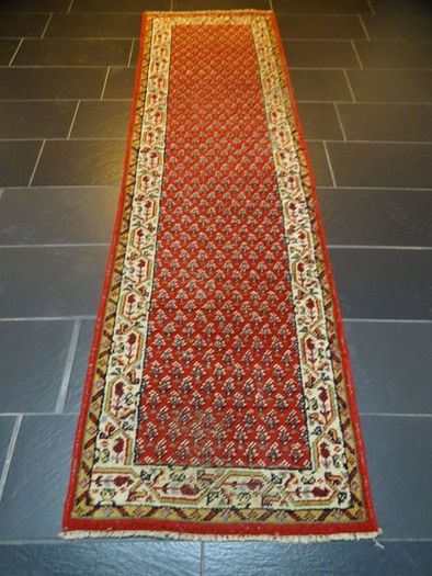 Superb P.ersian Sarough Rug 2.75m x 0.8m (H)