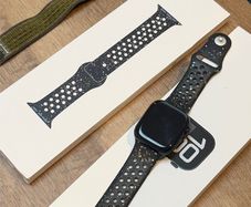 Apple Watch Series 10 42mm Jet Black Aluminum GPS