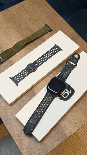 Apple Watch Series 10 42mm Jet Black Aluminum GPS