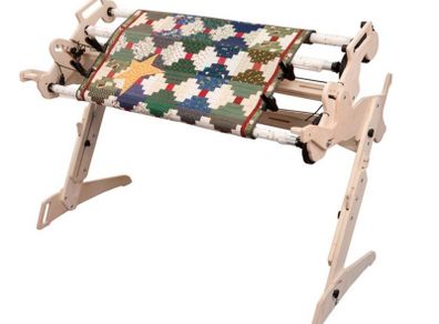 Hand quilting frame