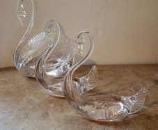Vintage graduated trio of blown glass swans