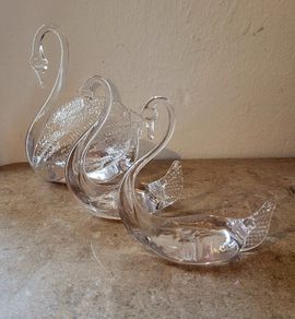 Vintage graduated trio of blown glass swans