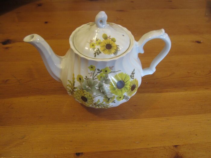 Vintage myott daisy T pot