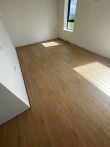 34m2 Nearly New Laminate Flooring